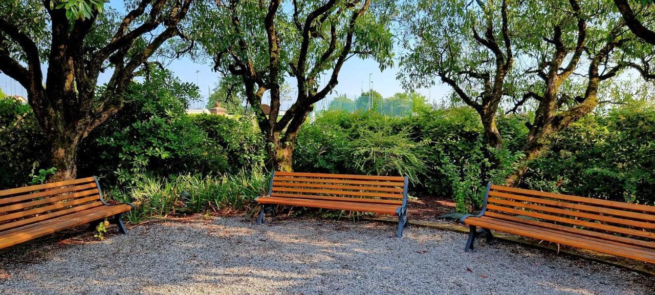 Ferienwohnung Dolce Blu Sirmione Rivoltella del Garda Exterior foto